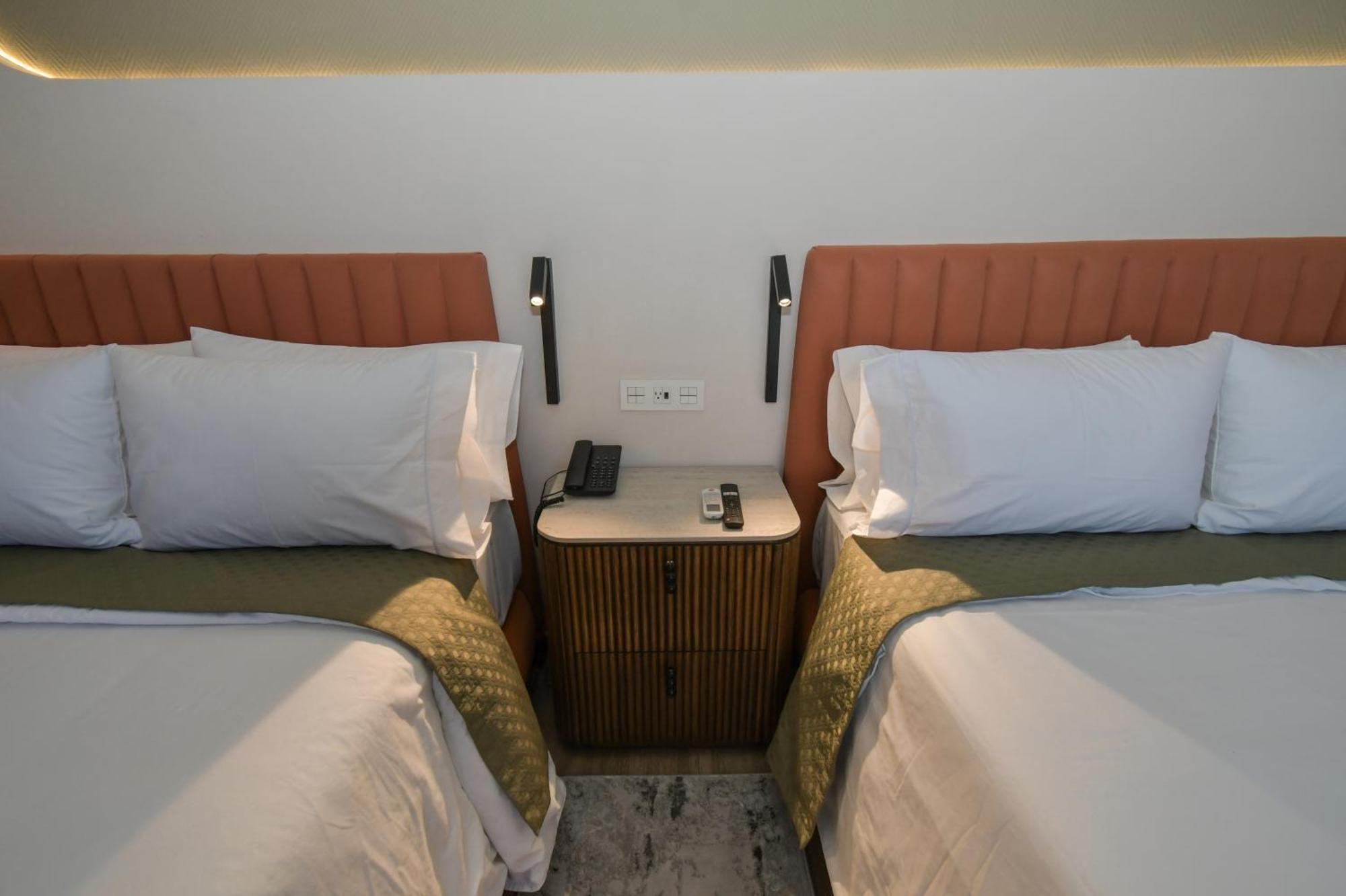 Expo Satelite 2750 Hotel & Suites グアダラハラ エクステリア 写真