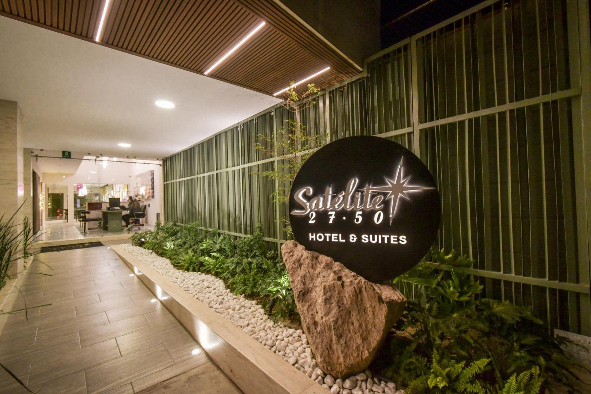 Expo Satelite 2750 Hotel & Suites グアダラハラ エクステリア 写真