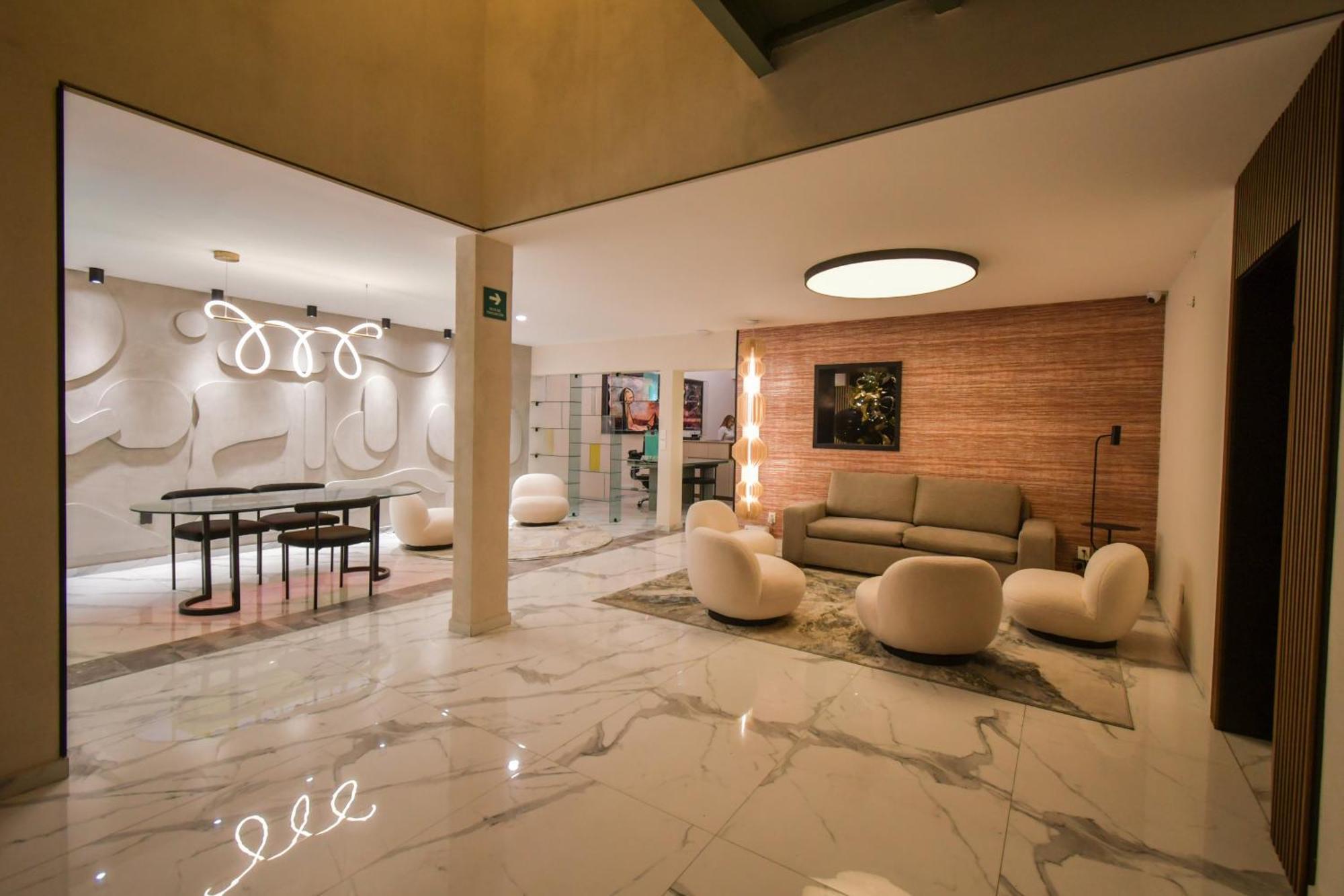 Expo Satelite 2750 Hotel & Suites グアダラハラ エクステリア 写真