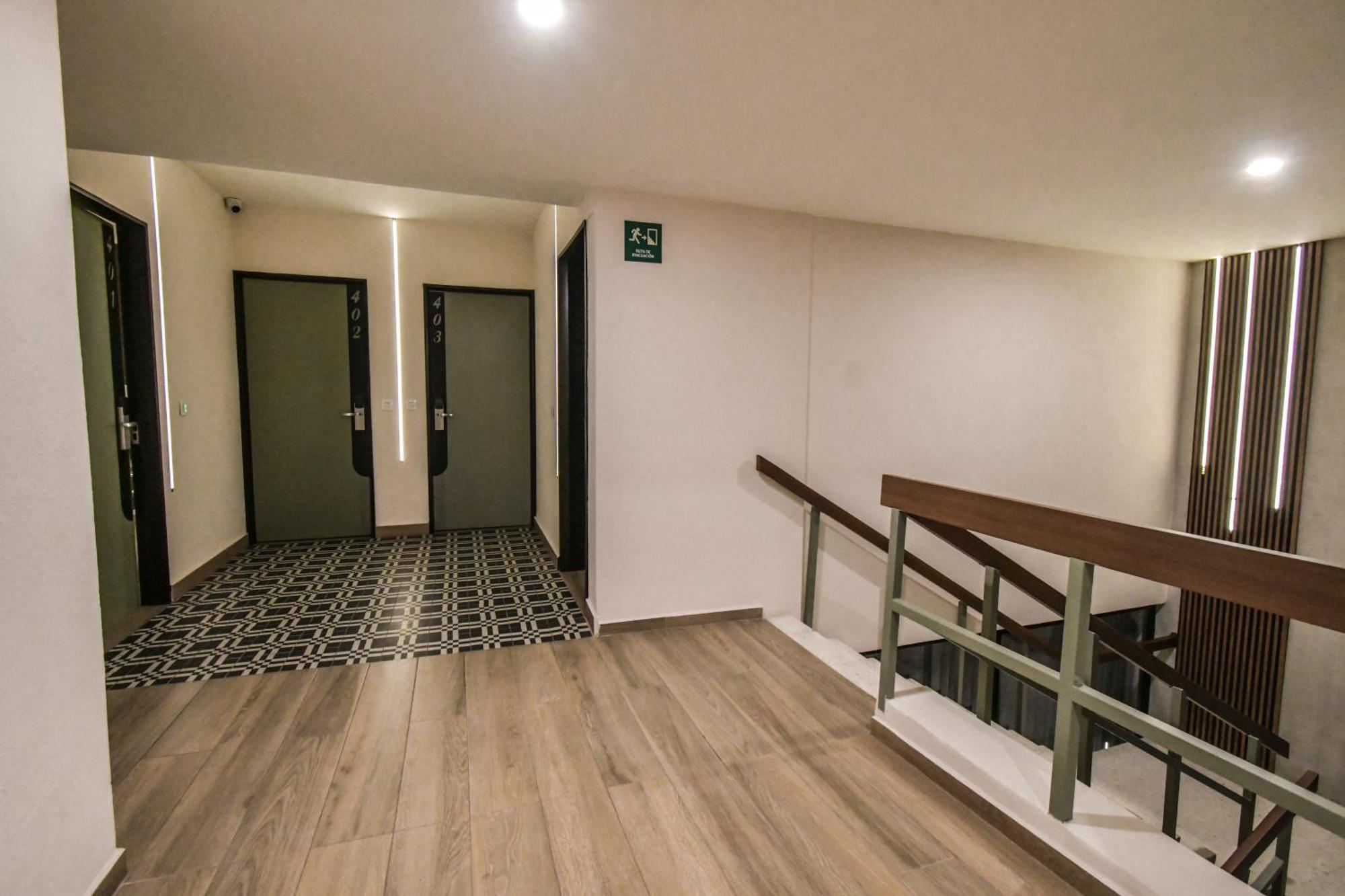 Expo Satelite 2750 Hotel & Suites グアダラハラ エクステリア 写真