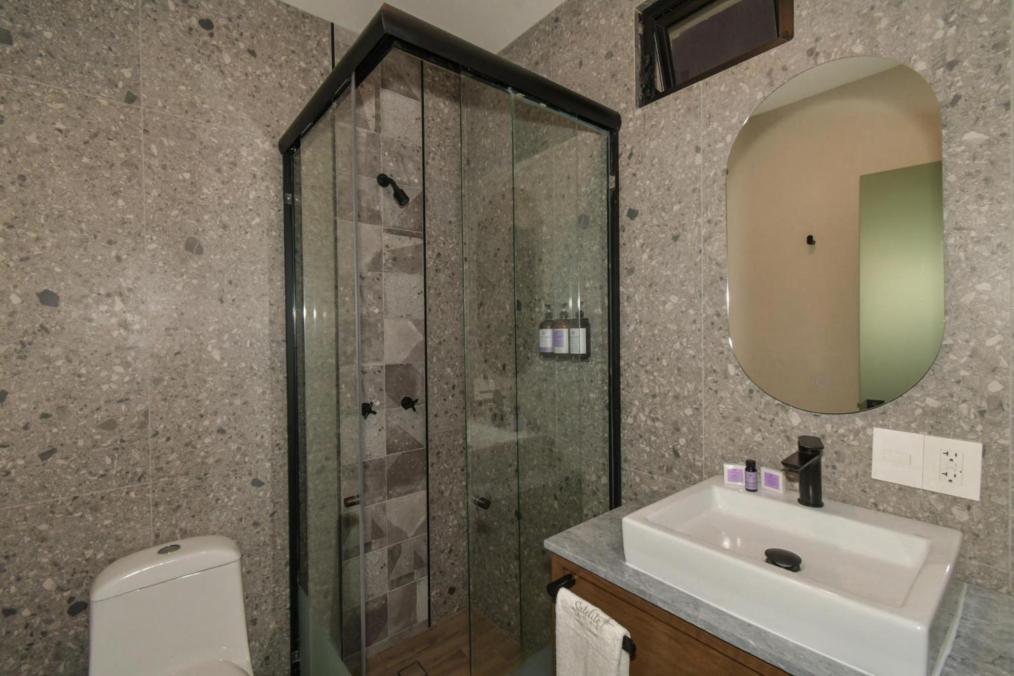 Expo Satelite 2750 Hotel & Suites グアダラハラ エクステリア 写真