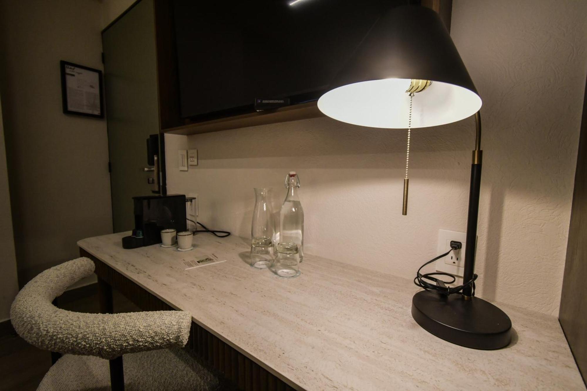 Expo Satelite 2750 Hotel & Suites グアダラハラ エクステリア 写真
