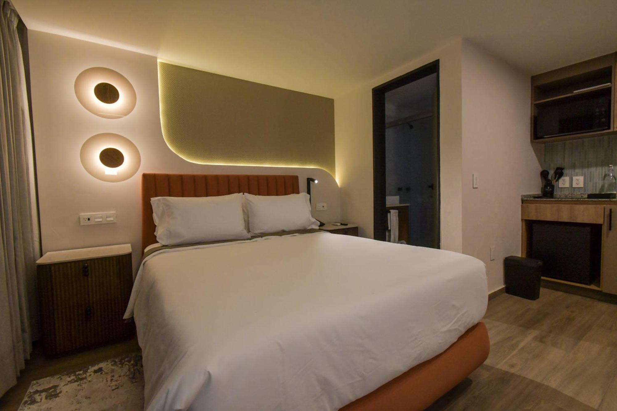 Expo Satelite 2750 Hotel & Suites グアダラハラ エクステリア 写真
