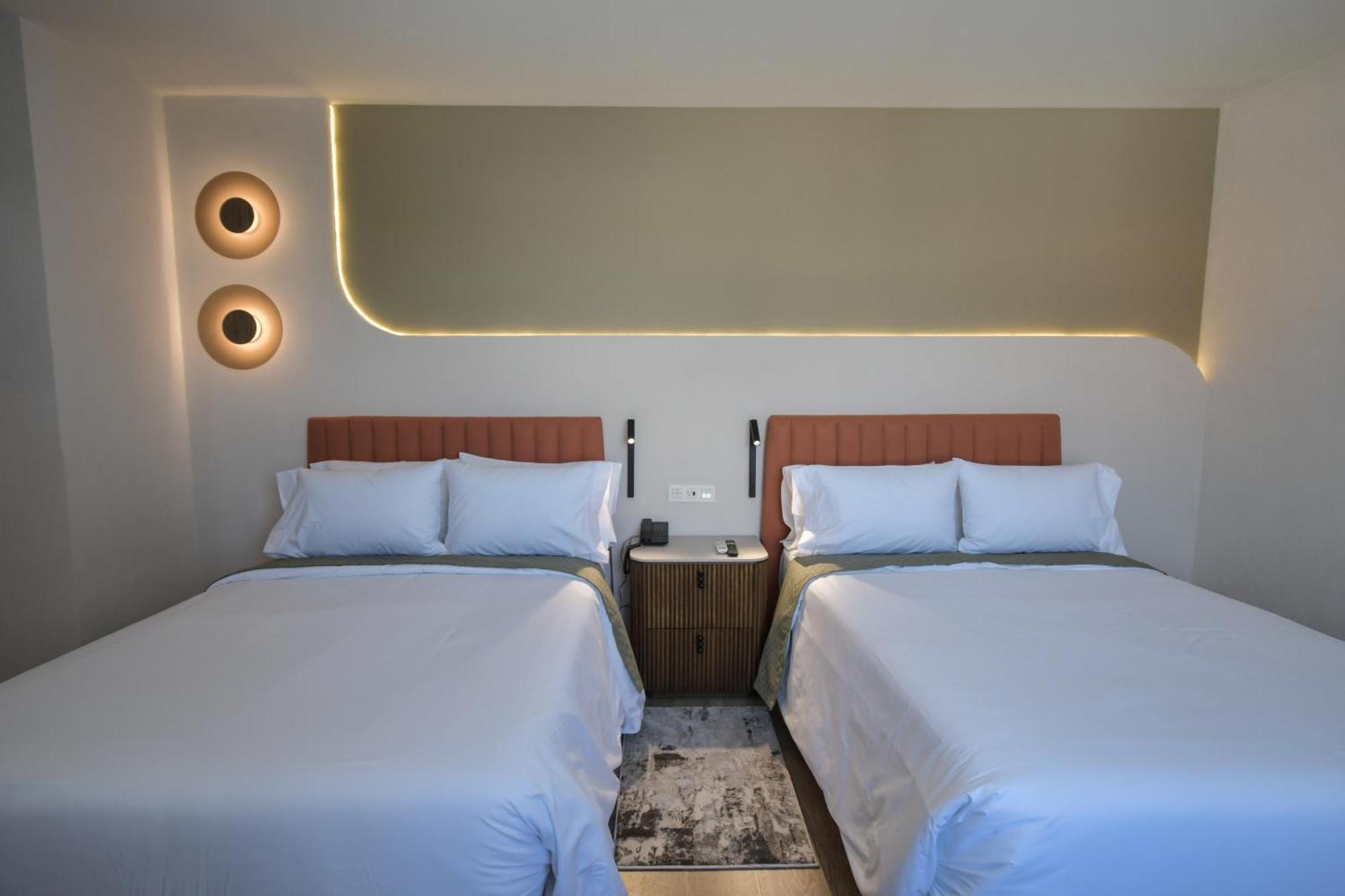 Expo Satelite 2750 Hotel & Suites グアダラハラ エクステリア 写真