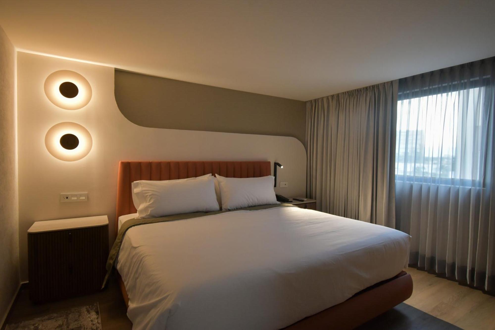 Expo Satelite 2750 Hotel & Suites グアダラハラ エクステリア 写真