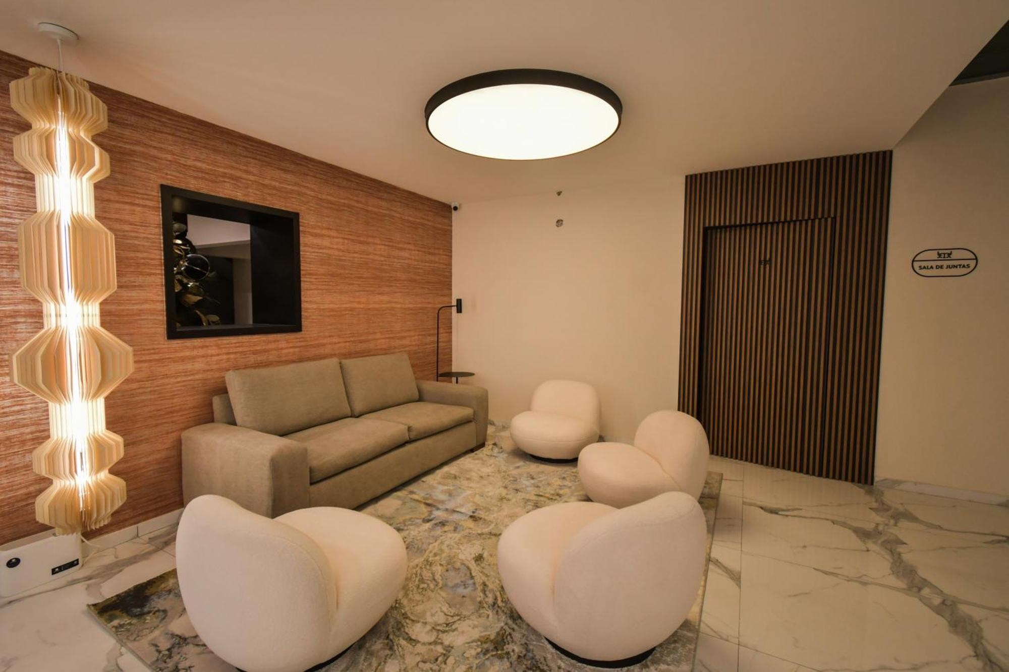 Expo Satelite 2750 Hotel & Suites グアダラハラ エクステリア 写真