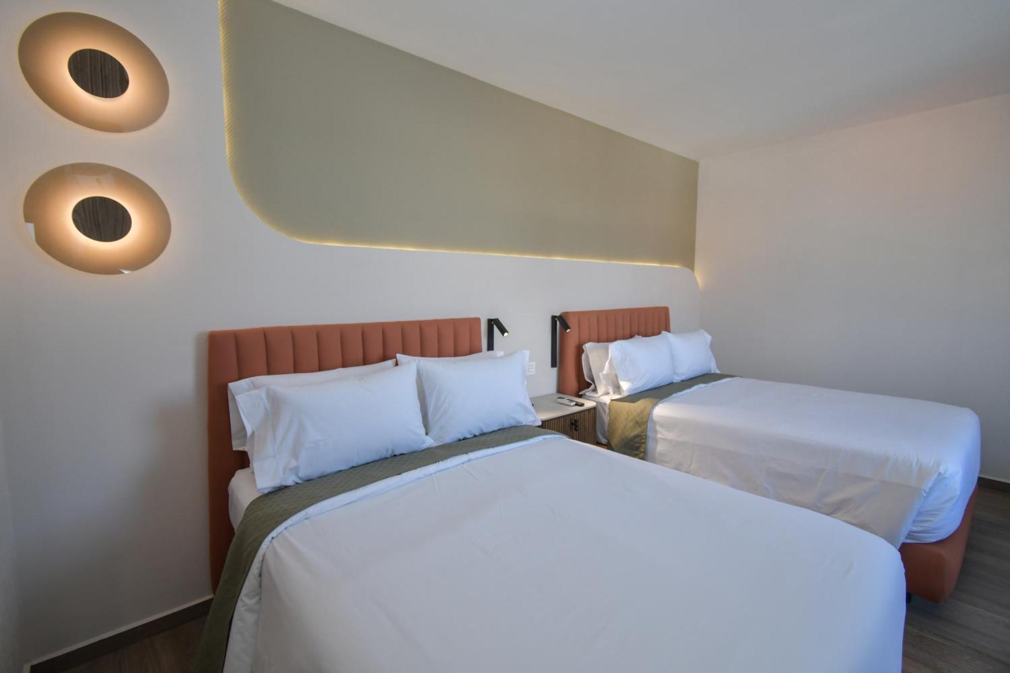 Expo Satelite 2750 Hotel & Suites グアダラハラ エクステリア 写真