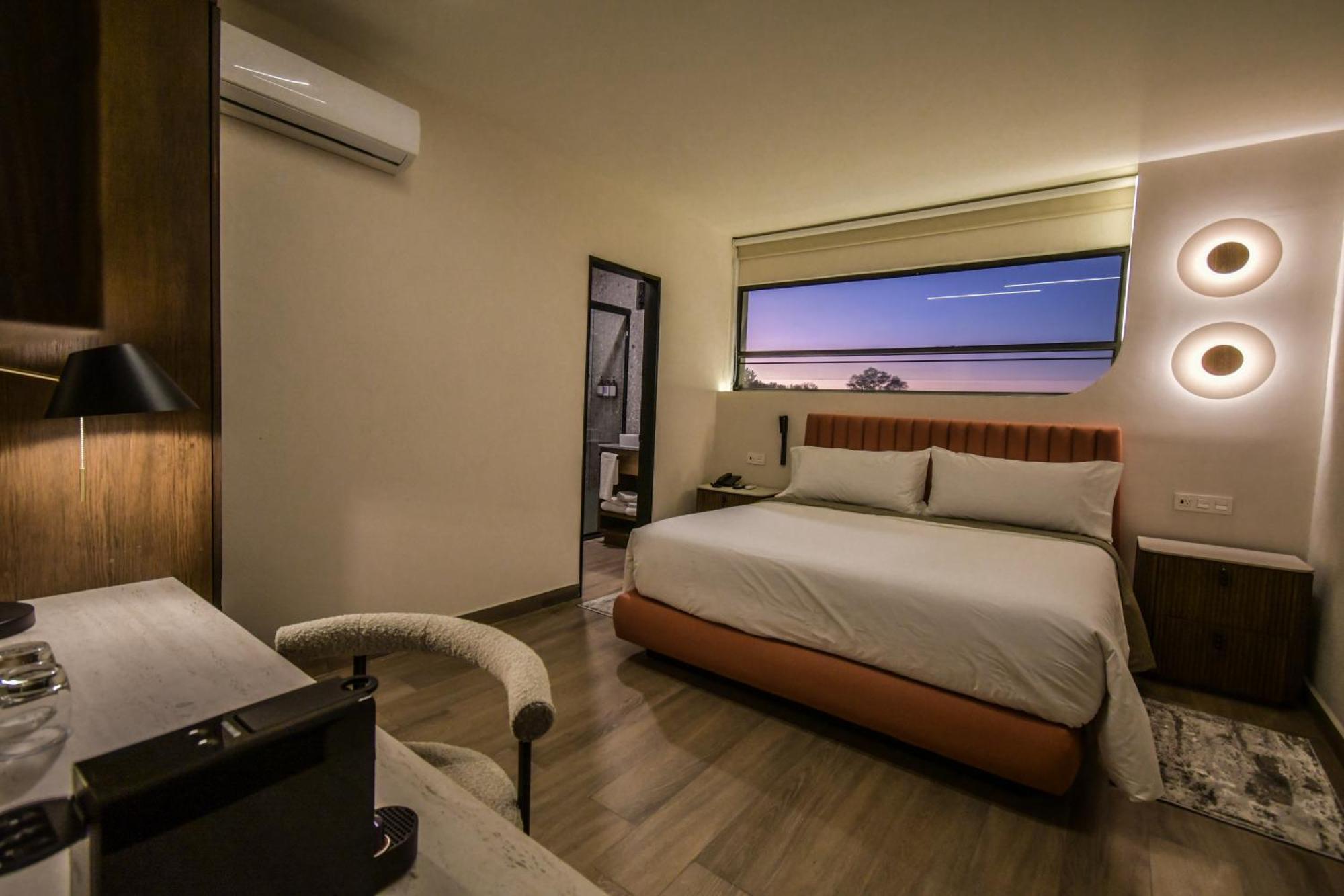 Expo Satelite 2750 Hotel & Suites グアダラハラ エクステリア 写真