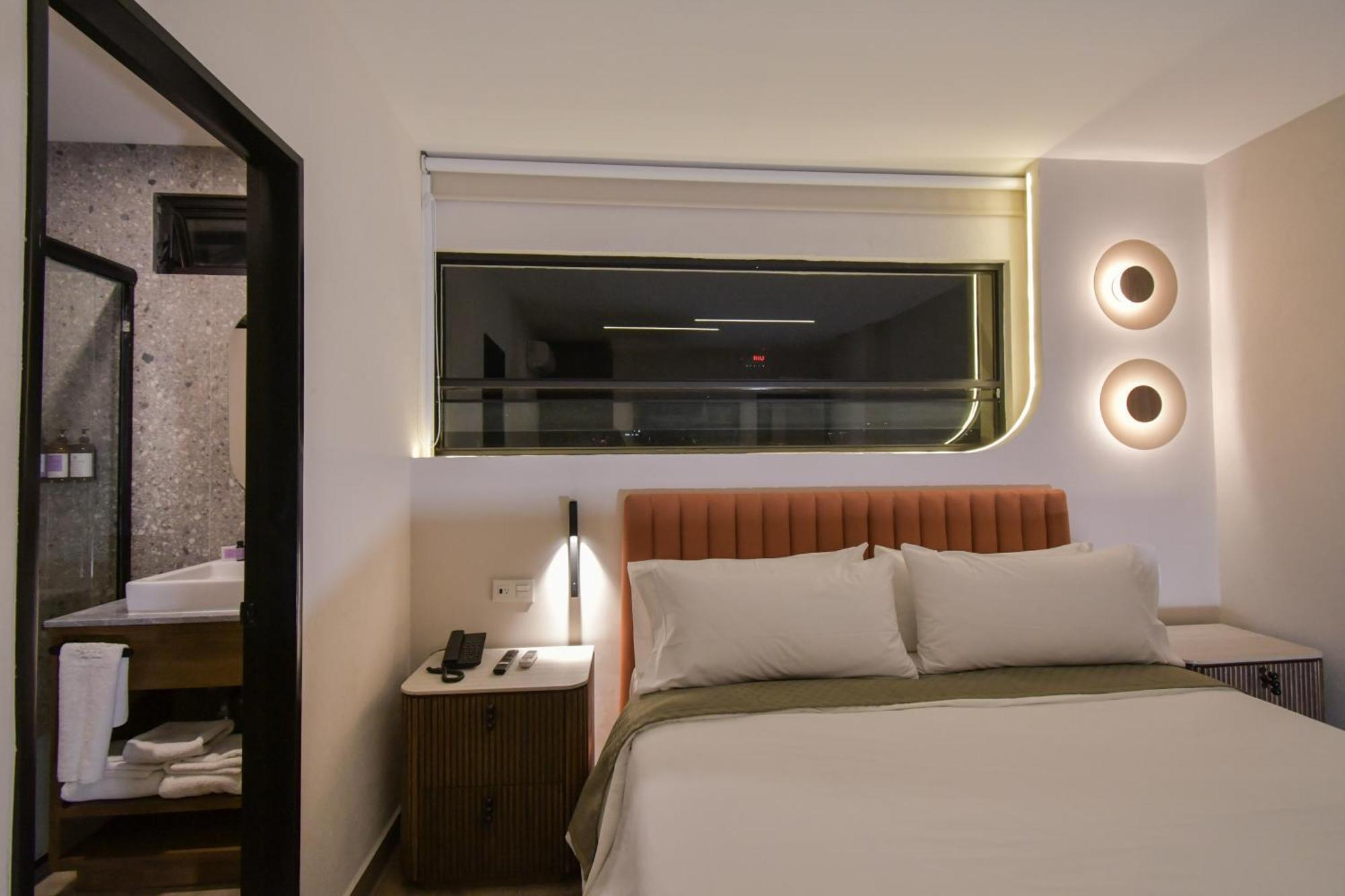 Expo Satelite 2750 Hotel & Suites グアダラハラ エクステリア 写真