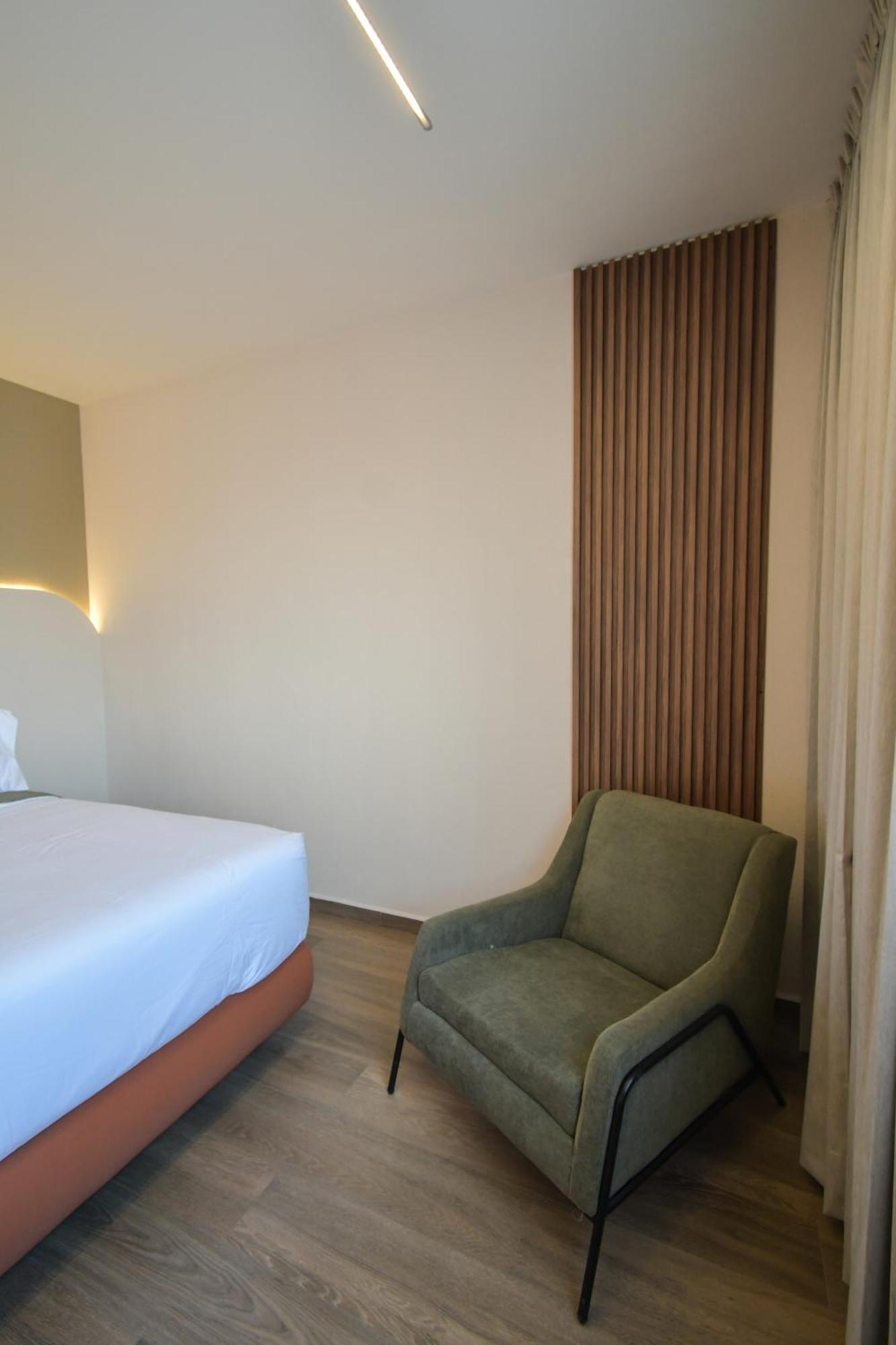 Expo Satelite 2750 Hotel & Suites グアダラハラ エクステリア 写真