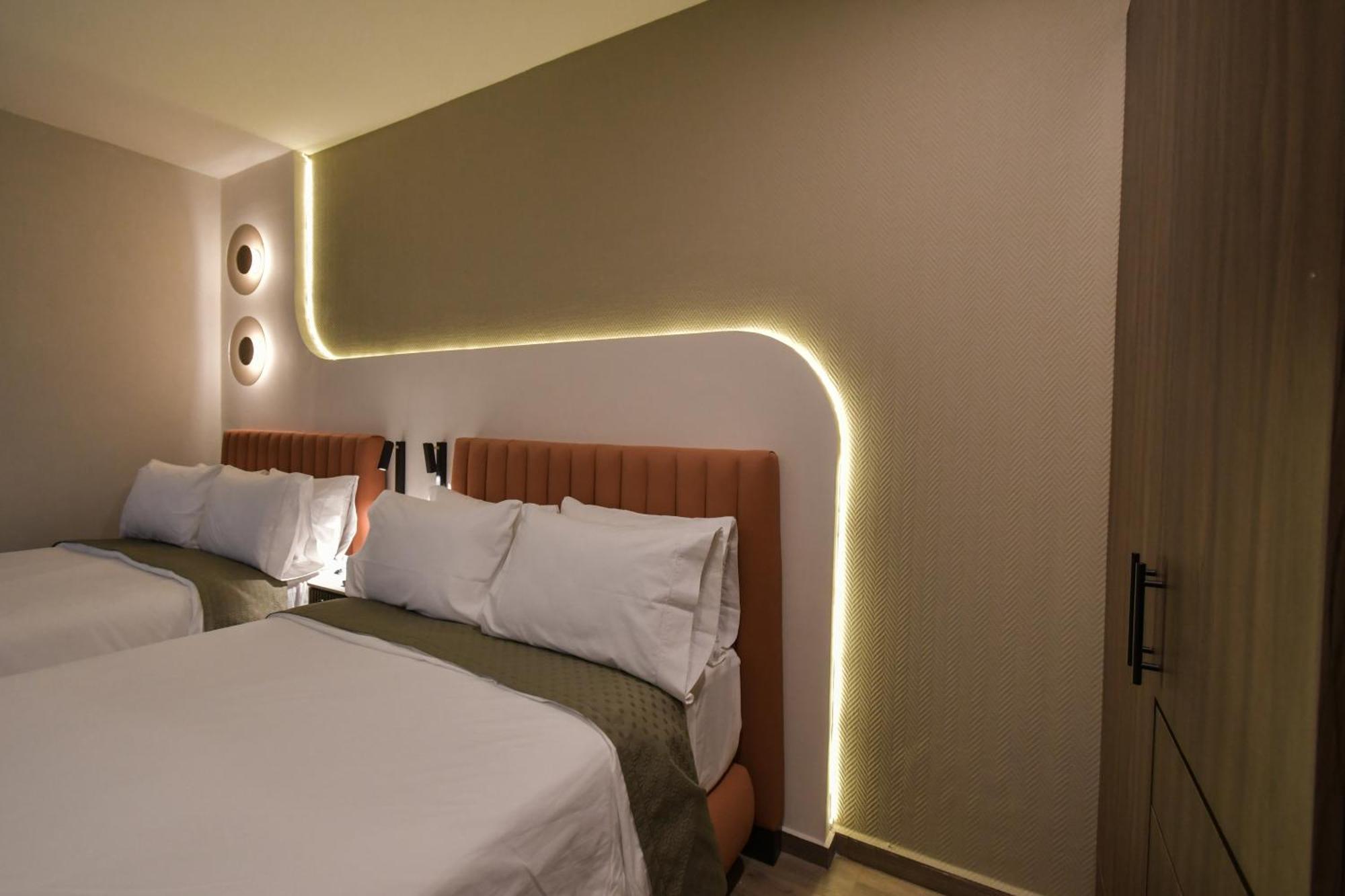 Expo Satelite 2750 Hotel & Suites グアダラハラ エクステリア 写真