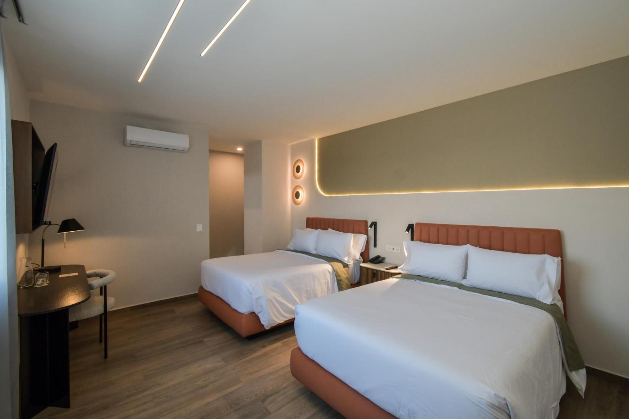 Expo Satelite 2750 Hotel & Suites グアダラハラ エクステリア 写真