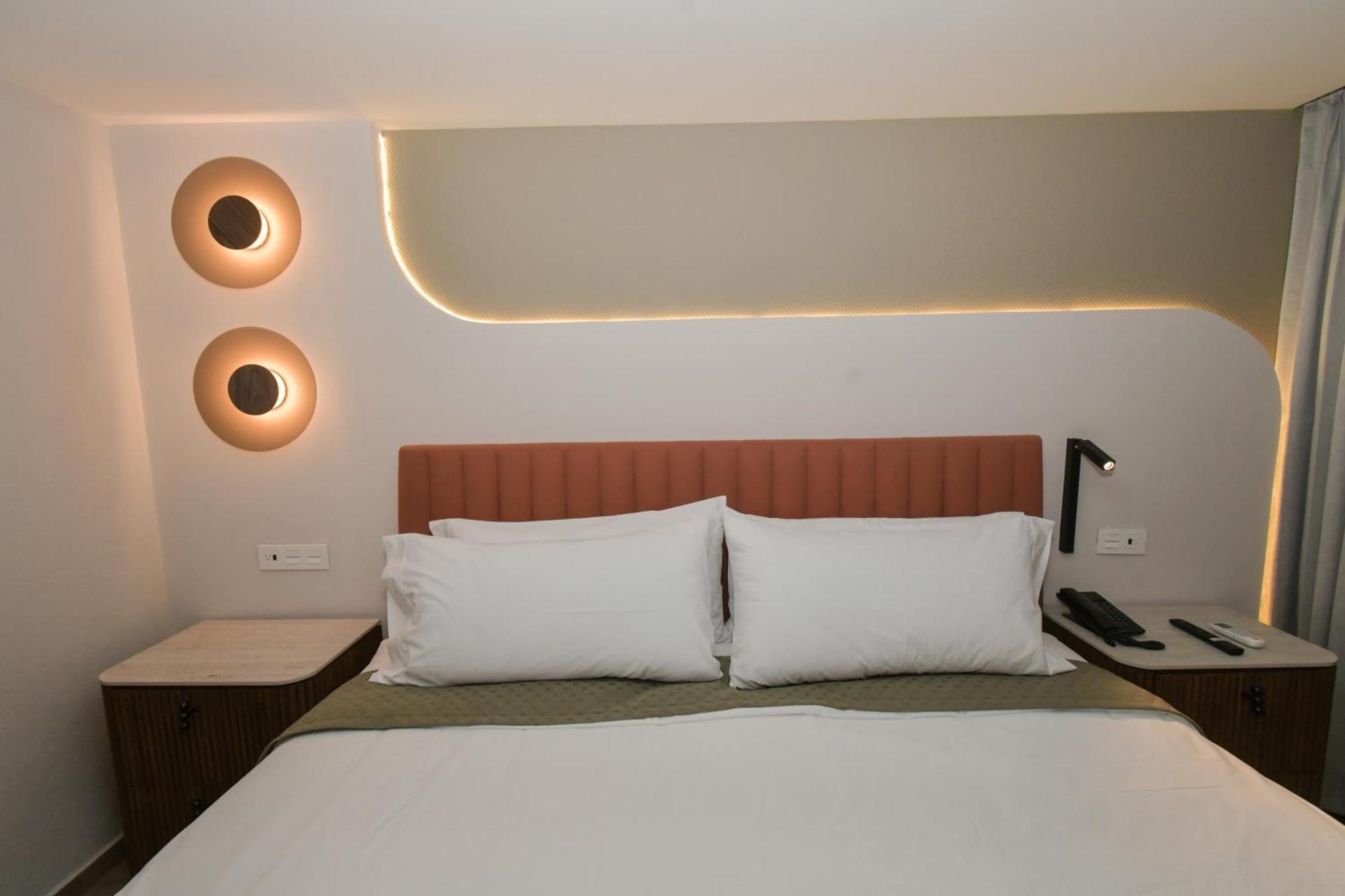 Expo Satelite 2750 Hotel & Suites グアダラハラ エクステリア 写真