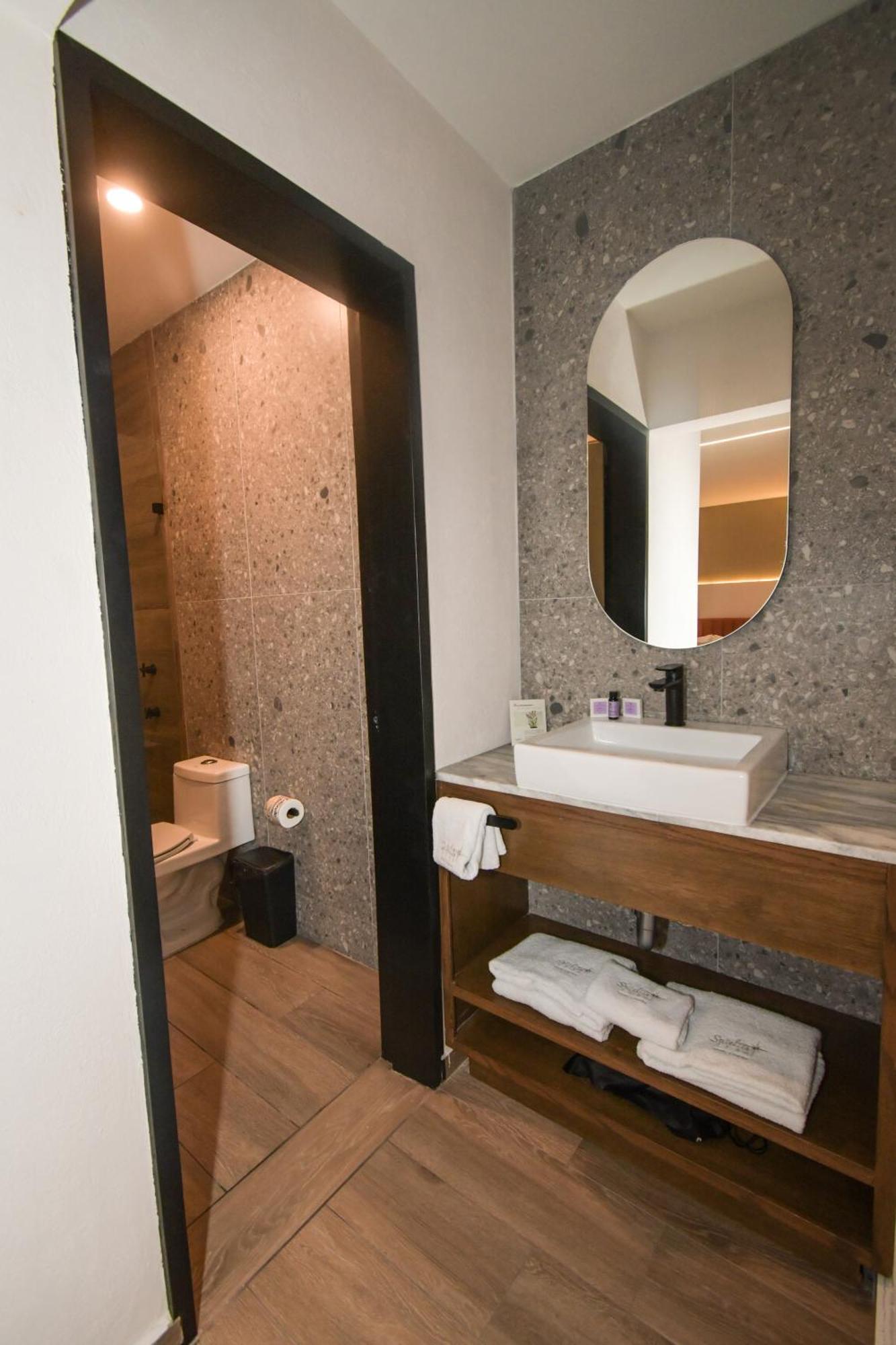 Expo Satelite 2750 Hotel & Suites グアダラハラ エクステリア 写真